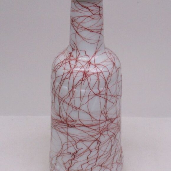 Hazel Atlas White with Red DRIZZLE 10 Inch High Decanter with Screw-On  Lid - Picture 3 of 4
